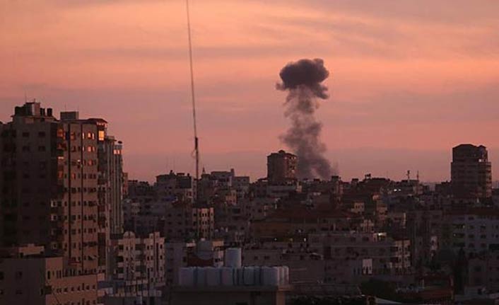 İsrail Gazze'yi vurdu: 2 çocuk öldü