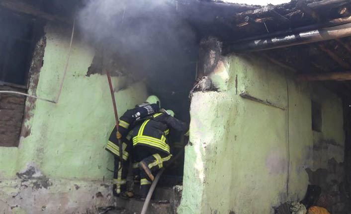 Yangın küle çevirdi