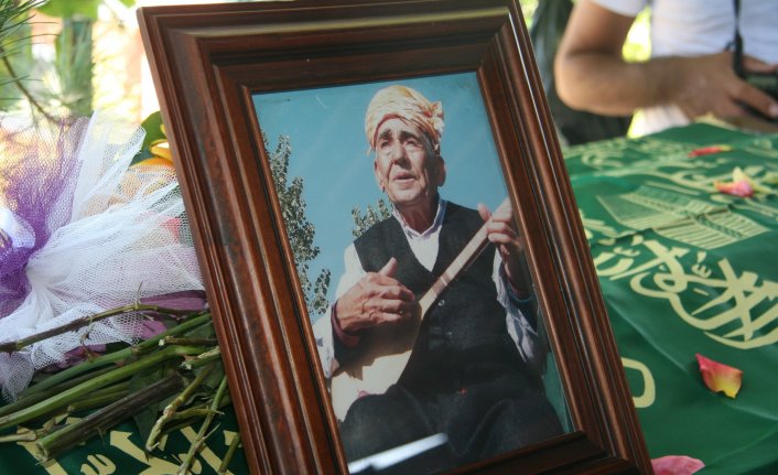 UNESCO 'yaşayan insan hazinesi' Hayri Dev son yolculuğuna uğurlandı 