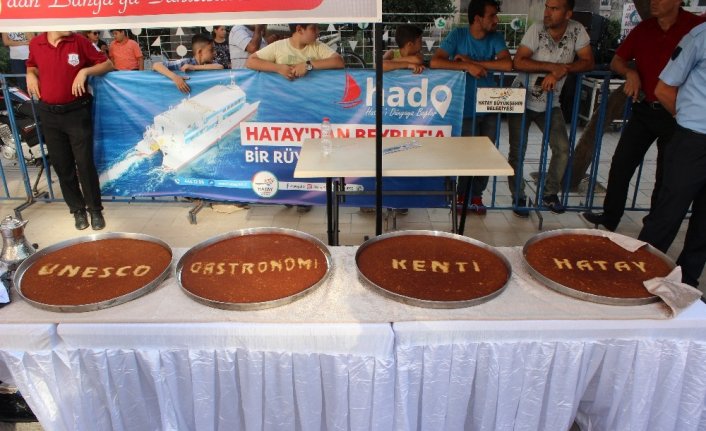 79 metrelik künefeyi 5 dakikada yediler