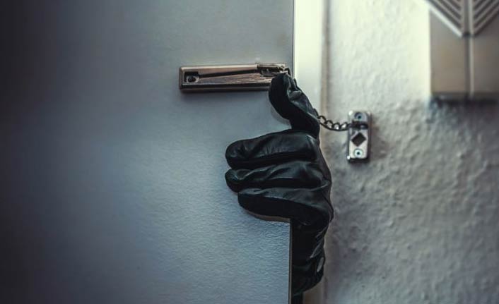 Hırsızlar mahalleyi susuz bıraktı