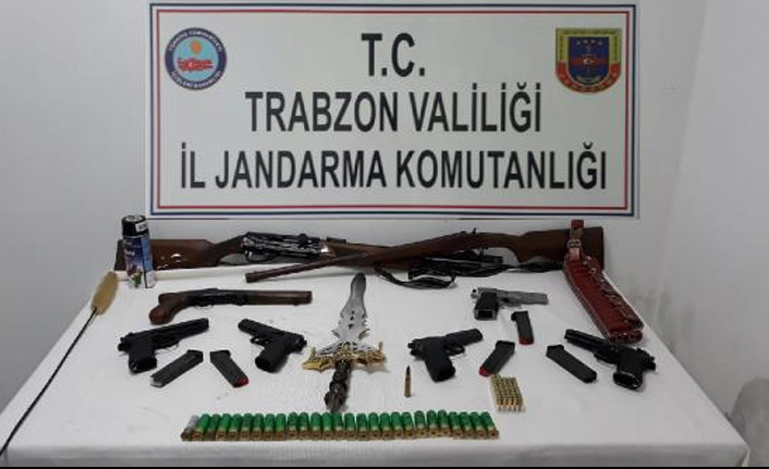 Trabzon'da internetten silah sattılar tutuklandılar