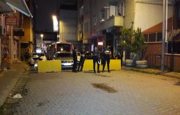 Taciz iddiası yayıldı polis mahallelinin elinden kurtardı