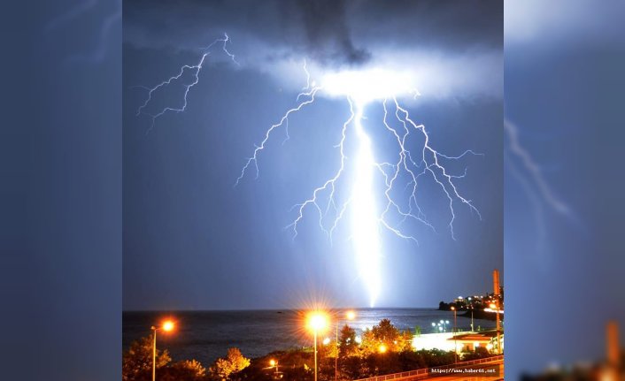 Giresun'da yıldırım düşme anı objektiflere böyle yansıdı