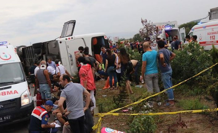 Yolcu otobüsü kaza yaptı: 1 ölü 24 yaralı