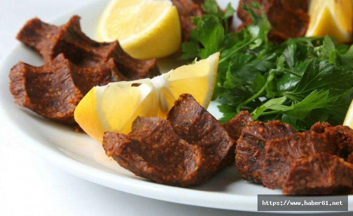 Çiğ köfteyi beğenmeyince işletme sahibini dövdü