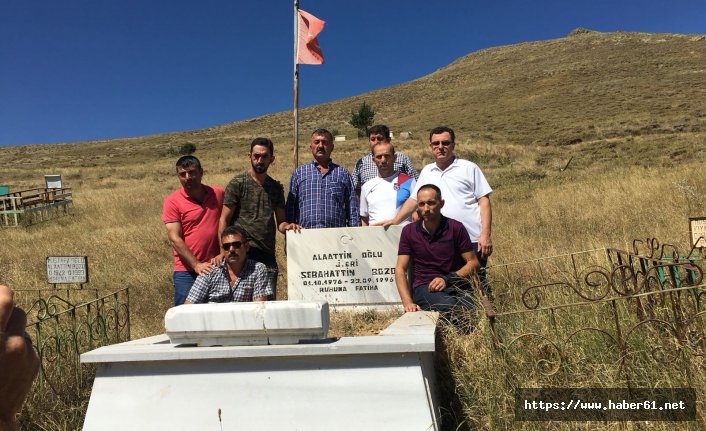 22 yıl önce şehit olan arkadaşlarının mezarını ziyaret ettiler