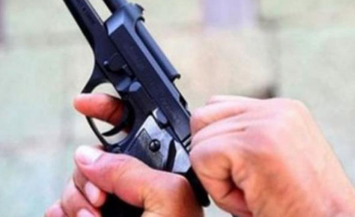 Tetiğine yanlışlıkla dokunduğu tüfekle kendini vurdu