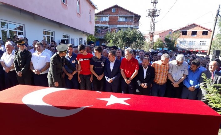 Rahatsızlanarak hayatını kaybeden asker son yolculuğuna uğurlandı