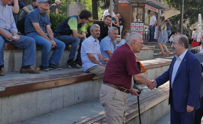 Gümükçüoğlu: “Dev işlere imza atıyoruz”