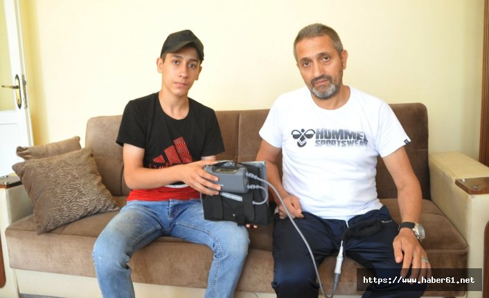 Kalbini çantada taşıyor