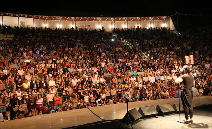 Koray Avcı, Burhaniye'yi coşturdu