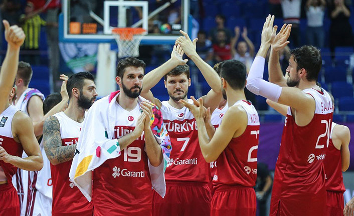 'Dev Adamlar' Slovenya yolcusu