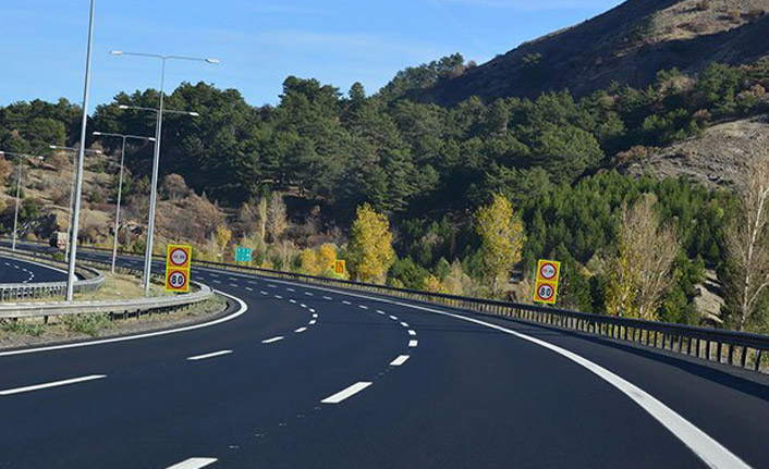 Anadolu Otoyolu’nda Önemli Kapama Kararı: Düzce Gişesi Kapatıldı, Ulaşım Hendek ve Kaynaşlı’ya Yönlendiriliyor
