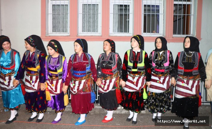 Şalpazarı'nda 500 yıllık kıyafetler ile horon şov