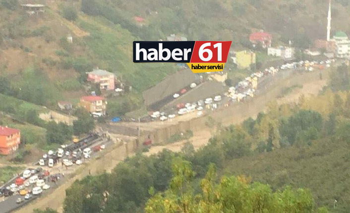 Trabzon'da heyelan yol kapattı! 22.08.2018