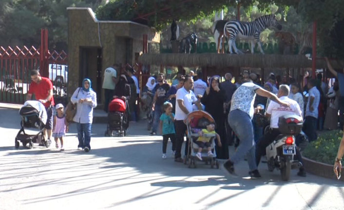 Bayram tatilinde Gaziantep Hayvanat Bahçesi'ne yoğun ilgi