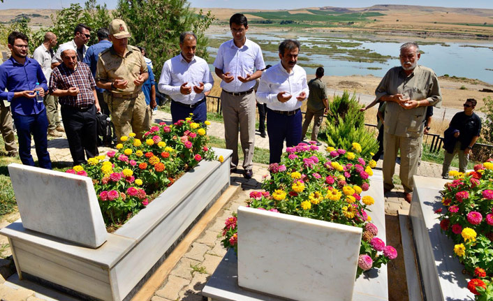 Vali Güzeloğlu'ndan, terör mağduru Dürümlü'ye bayram ziyareti