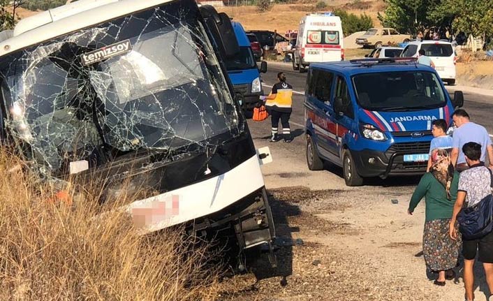 Tur otobüsü yoldan çıktı, 25 kişi yaralandı