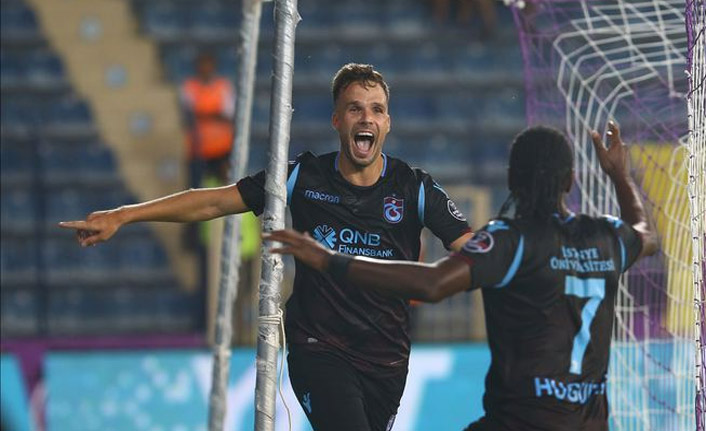 Forvet gibi sol bek Novak