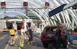 Tünel girişinde kaza