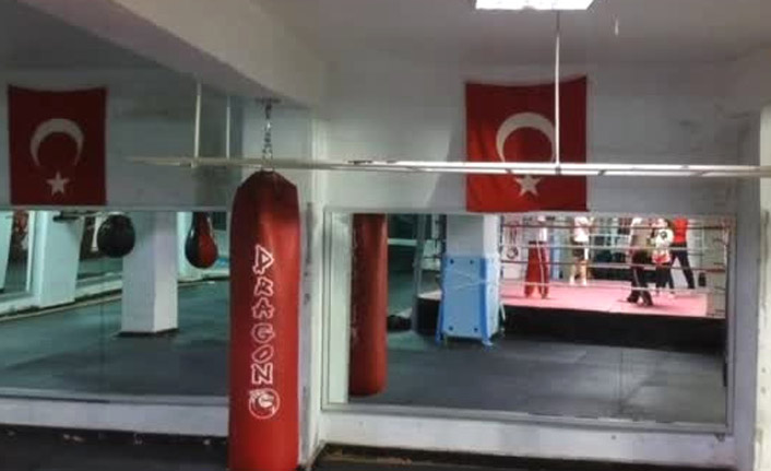 Bir evde 5 kick boksçu