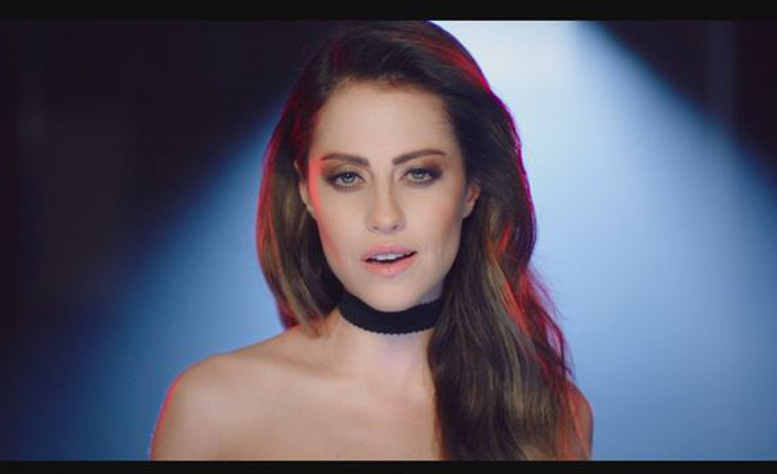 Derya Uluğ, İzmir'e gelecek