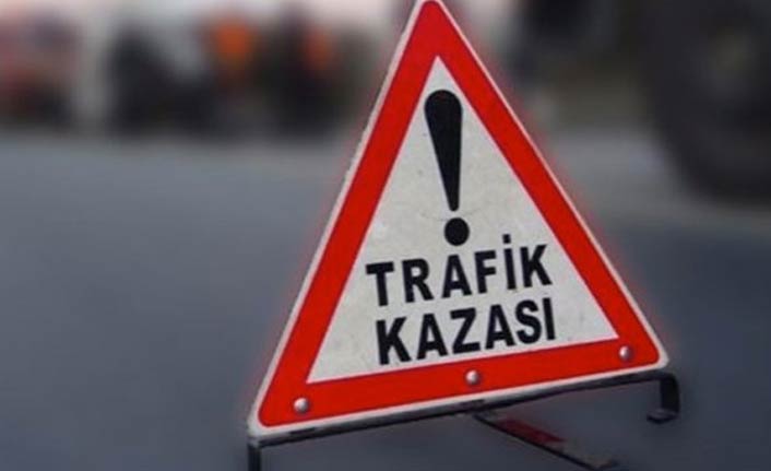İki otomobil çarpıştı: 1 ölü, 8 yaralı