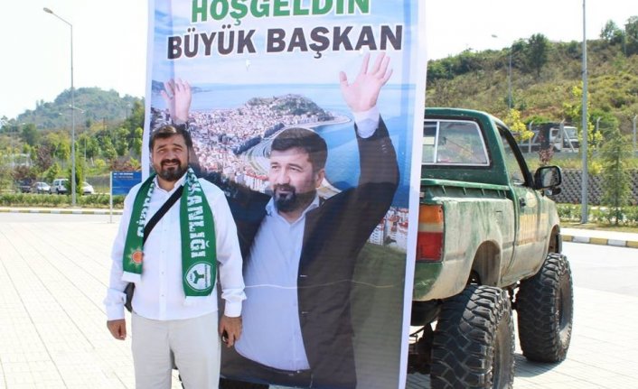 Hacdan dönen il başkanına sürpriz karşılama