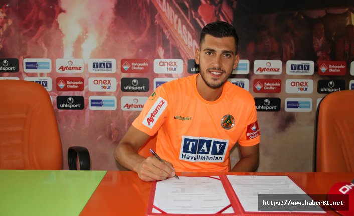 Eski Trabzonsporlu yeni takımına imzayı attı