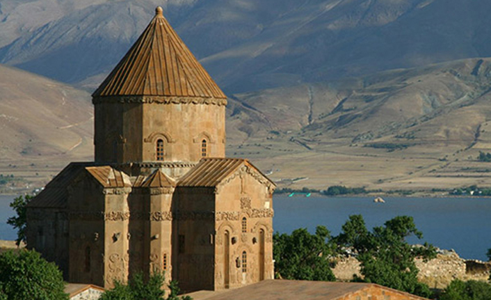Akdamar Kilisesi'nde ayin heyecanı