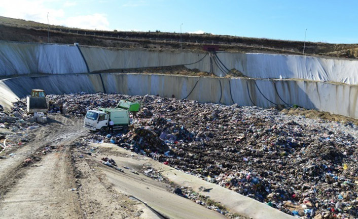 Çöp depolama alanı yaşam alanına dönüştürülüyor