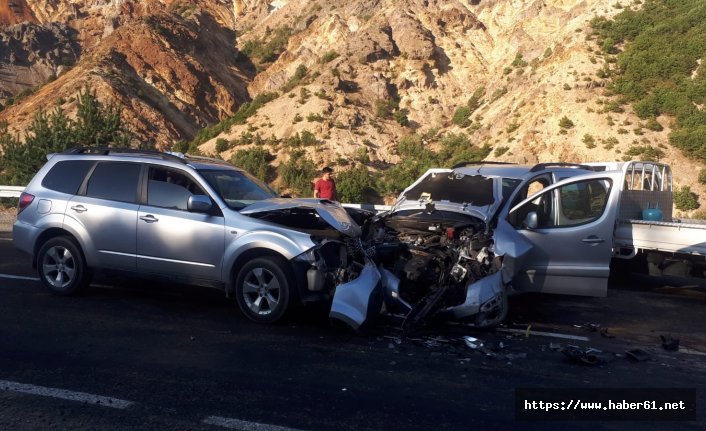 3 araç birbirine girdi 2 yaralı