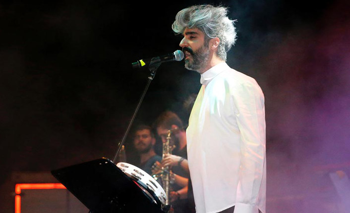 Manuş Baba İzmir'i coşturdu