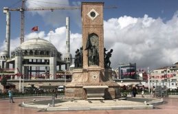 Cumhuriyet Anıtı'na büyük ayıp