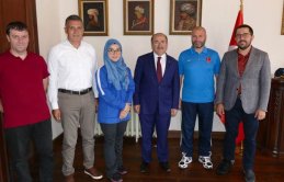 Şampiyon karateciye altın