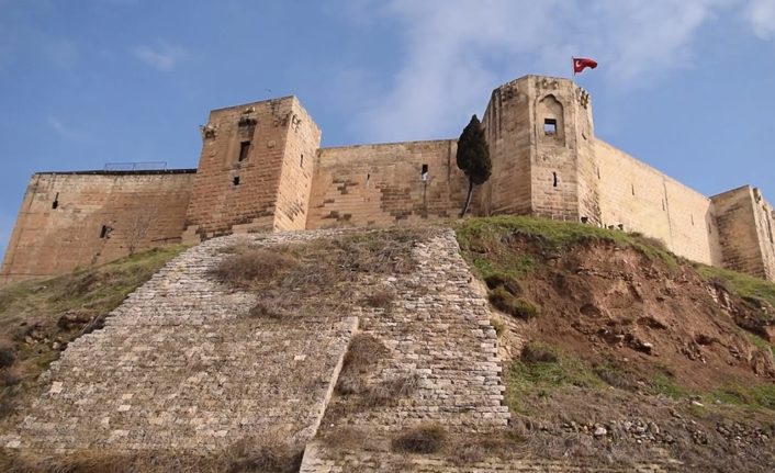 Halep özlemini Antep Kalesi'ni seyrederek gideriyorlar