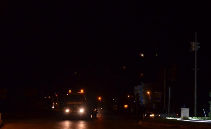 Suriye sınırına askeri sevkiyat gecede devam ediyor