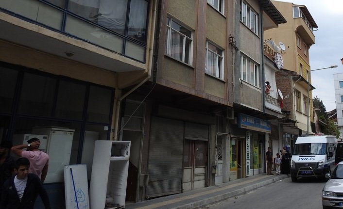 3'üncü kat balkonundan düşen çocuk öldü