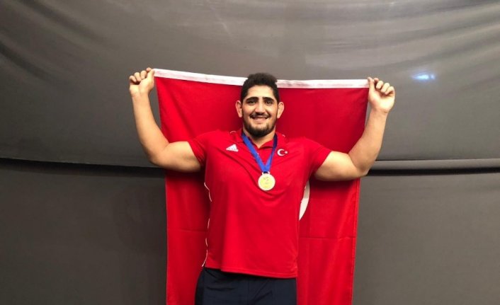Milli güreşçi Osman Yıldırım dünya şampiyonu oldu