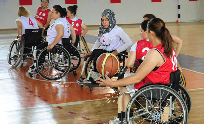 Kadın basketbolcular üst klasmana yükselme peşinde