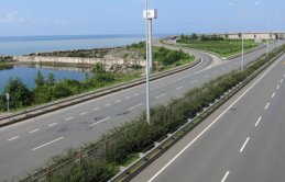 Trabzon'da yol çizgileme çalışması devam ediyor