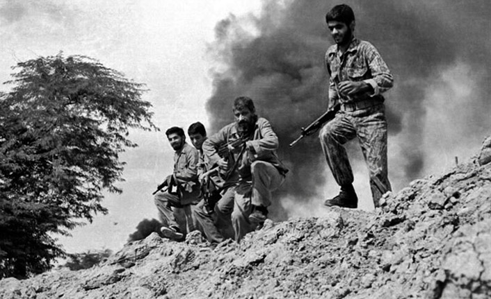 İran-Irak Savaşı'nda ölen 135 İran askeri için cenaze töreni