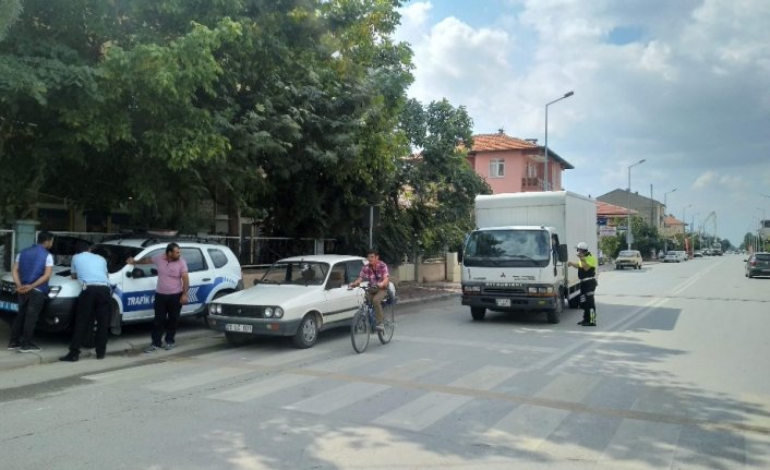 Kemer takmayan uyarıldı, telefonla konuşana ceza kesildi