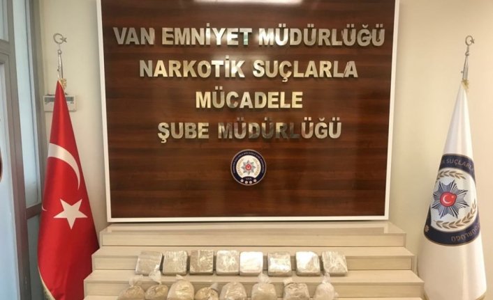 Gardırop eroin deposu çıktı