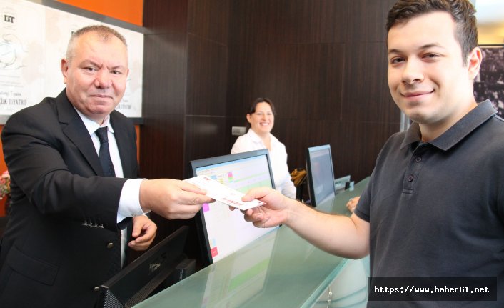 Yeni tiyatro sezonunda perdeler açılıyor