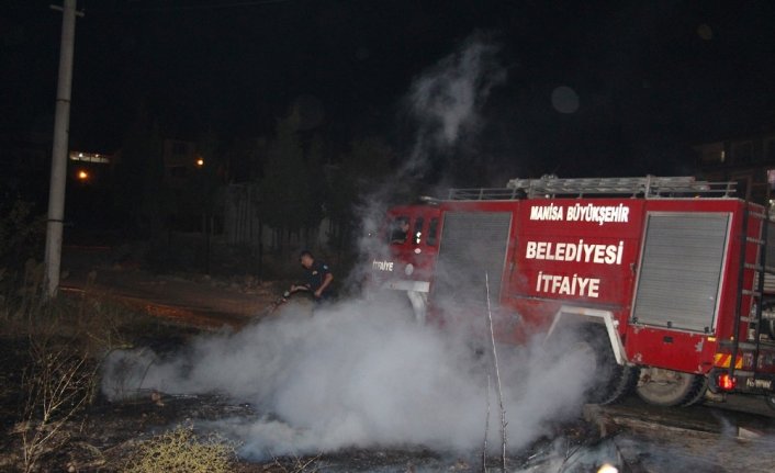 Şehir merkezindeki ot yangını korkuttu