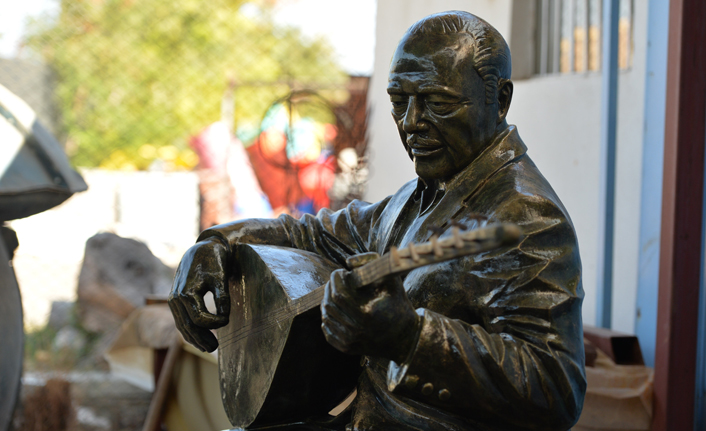 'Bozkırın Tezenesi'nin heykeli dikiliyor