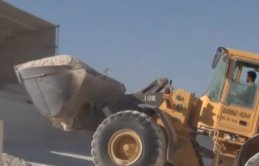 Suriye sınırında dev beton duvarlar her biri 4.5 tın ağırlığında.