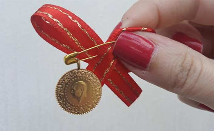 Çeyrek altın taktığı kişi kendi düğününe gelmeyince icraya verdi